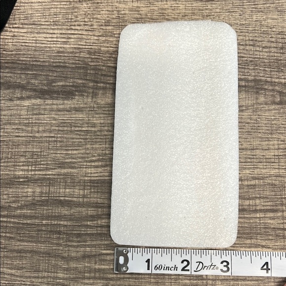 Wilo The Label Black Hydration Bag with Cell Phone/Keys Pocket - Picture 12 of 13